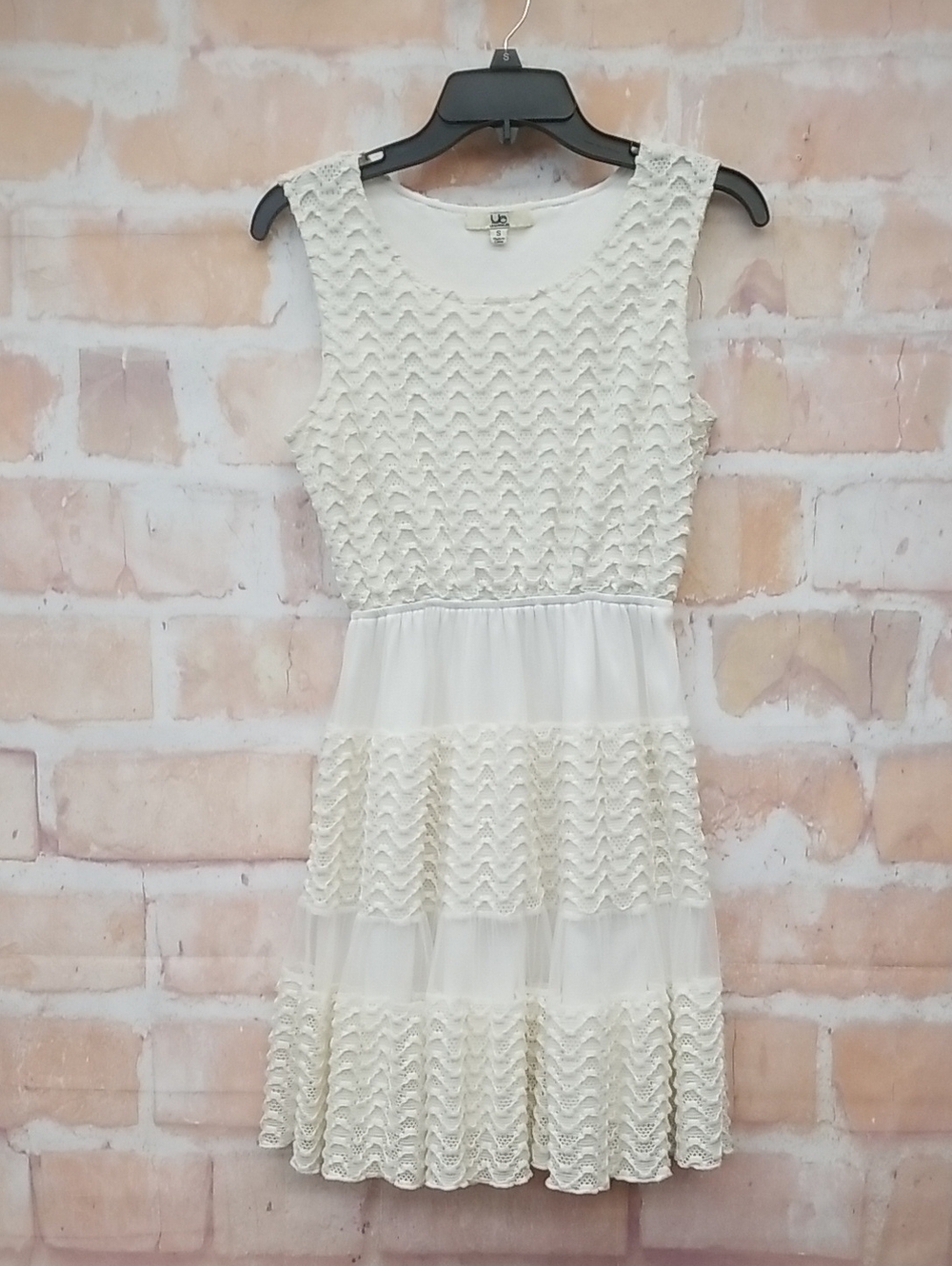 Ya Los Angeles Sleeveless White Lace Tiered Dress Size S